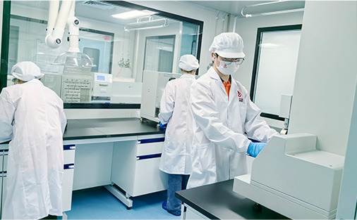 Team Operation in Cleanroom Laboratory
